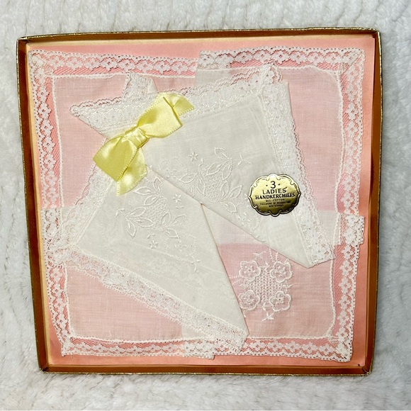 Accessories - Vintage Ladies Cotton Handkerchiefs  3 Hankies White Embroidered Lace Edges NEW
